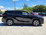 Used 2022 TOYOTA HIGHLANDER XLE FWD in DAVIE, FLORIDA (Photo 2)