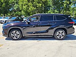 Used 2022 TOYOTA HIGHLANDER XLE FWD in DAVIE, FLORIDA (Photo 3)