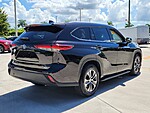 Used 2022 TOYOTA HIGHLANDER XLE FWD in DAVIE, FLORIDA (Photo 6)