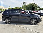 Used 2025 VOLKSWAGEN TAOS SE FWD in DAVIE, FLORIDA (Photo 2)