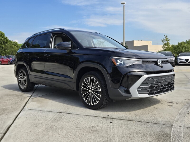 Used 2025 VOLKSWAGEN TAOS SE FWD in DAVIE, FLORIDA