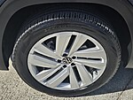 Used 2023 Volkswagen Atlas Cross Sport 3.6L V6 SE W/TECHNOLOGY FWD in DAVIE, FLORIDA (Photo 9)