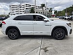 Used 2022 Volkswagen Atlas Cross Sport 2.0T SEL R-LINE 4MOTION in DAVIE, FLORIDA (Photo 3)