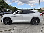 Used 2022 Volkswagen Atlas Cross Sport 2.0T SEL R-LINE 4MOTION in DAVIE, FLORIDA (Photo 4)