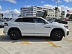 Used 2022 Volkswagen Atlas Cross Sport 3.6L V6 SEL R-LINE BLACK 4MOTION in DAVIE, FLORIDA (Photo 3)