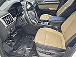 Used 2023 Volkswagen Atlas Cross Sport 3.6L V6 SEL R-LINE BLACK 4MOTION in DAVIE, FLORIDA (Photo 10)