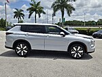 Used 2025 MITSUBISHI OUTLANDER SE FWD in DAVIE, FLORIDA (Photo 4)