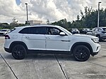 Used 2022 Volkswagen Atlas Cross Sport 3.6L V6 SE W/TECHNOLOGY 4MOTION in DAVIE, FLORIDA (Photo 4)