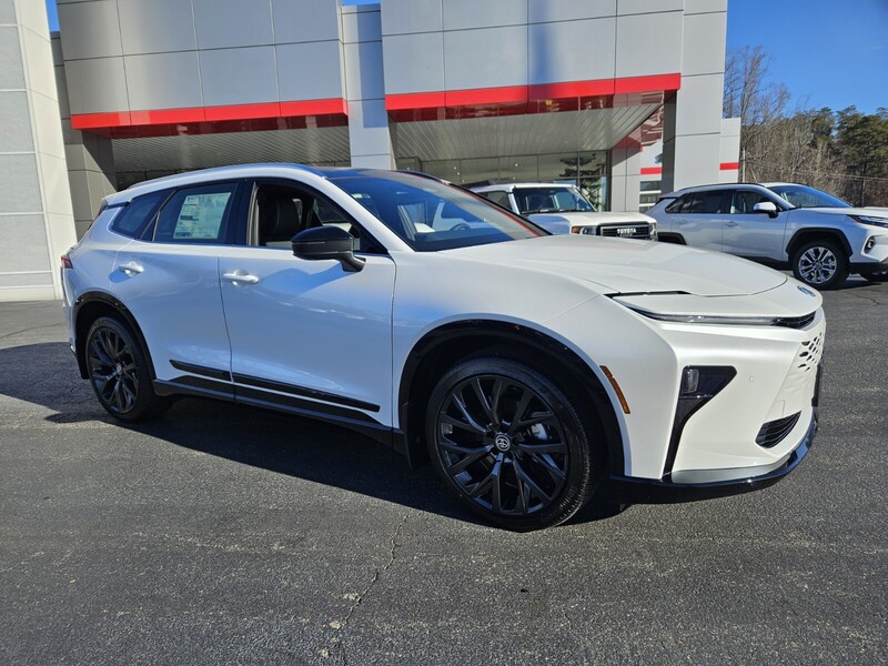 New 2025 TOYOTA CROWN LIMITED in STANLEYTOWN, VIRGINIA