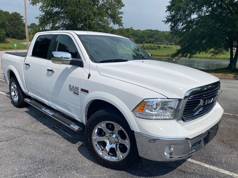 Used 2019 RAM 1500 CLASSIC LARAMIE 4X4 CREW CAB 5'7