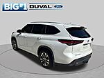 Used 2023 TOYOTA HIGHLANDER XLE in JACKSONVILLE, FLORIDA (Photo 5)