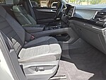 Used 2024 Volkswagen Atlas Cross Sport 2.0T SEL R-LINE 4MOTION in FORT PIERCE, FLORIDA (Photo 10)