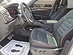 Used 2024 Volkswagen Atlas Cross Sport 2.0T SEL R-LINE 4MOTION in FORT PIERCE, FLORIDA (Photo 23)