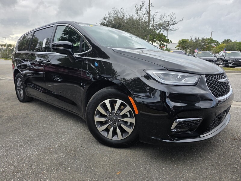 Used 2024 CHRYSLER PACIFICA SELECT in WEST PALM BEACH, FLORIDA