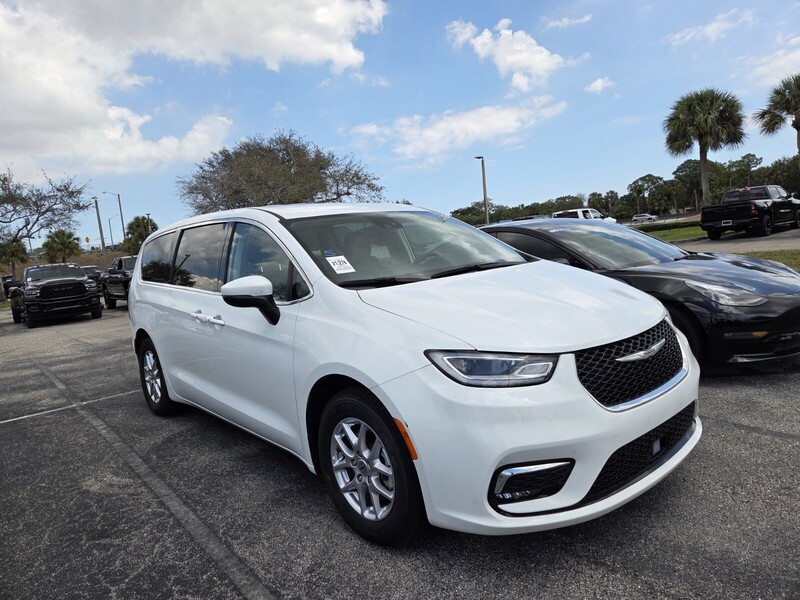 Used 2023 CHRYSLER PACIFICA TOURING L in WEST PALM BEACH, FLORIDA