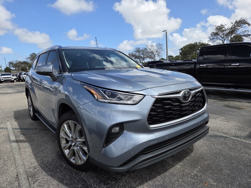 Used 2022 TOYOTA HIGHLANDER LIMITED in WEST PALM BEACH, FLORIDA