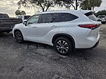 Used 2023 TOYOTA HIGHLANDER XLE in WEST PALM BEACH, FLORIDA (Photo 3)
