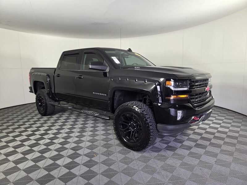 Used 2017 CHEVROLET SILVERADO 1500 4WD CREW CAB 143.5