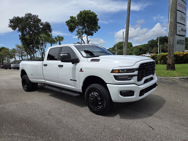 Used 2025 RAM 3500 BIG HORN 4X4 CREW CAB 8' BOX in WEST PALM BEACH, FLORIDA