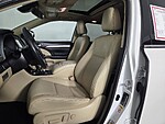 Used 2019 TOYOTA HIGHLANDER SE V6 FWD in WEST PALM BEACH, FLORIDA (Photo 10)