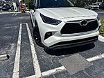 Used 2021 TOYOTA HIGHLANDER XLE in WEST PALM BEACH, FLORIDA (Photo 1)