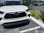 Used 2021 TOYOTA HIGHLANDER XLE in WEST PALM BEACH, FLORIDA (Photo 10)