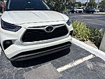 Used 2021 TOYOTA HIGHLANDER XLE in WEST PALM BEACH, FLORIDA (Photo 9)