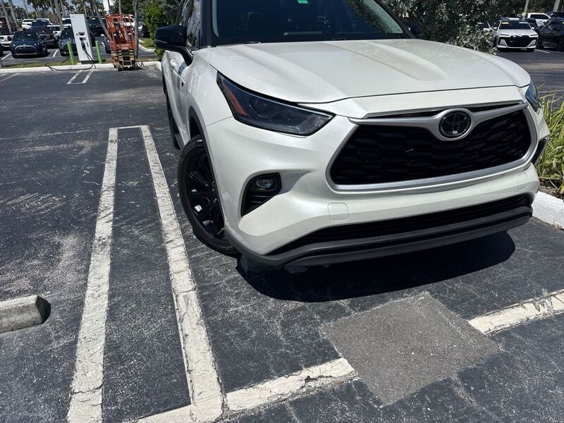 Used 2021 TOYOTA HIGHLANDER XLE in WEST PALM BEACH, FLORIDA