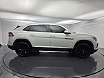 Used 2024 Volkswagen Atlas Cross Sport 2.0T SE W/TECHNOLOGY in WEST PALM BEACH, FLORIDA (Photo 3)