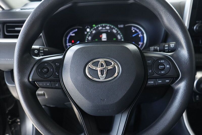 2024 Toyota RAV4 XLE - Photo 11