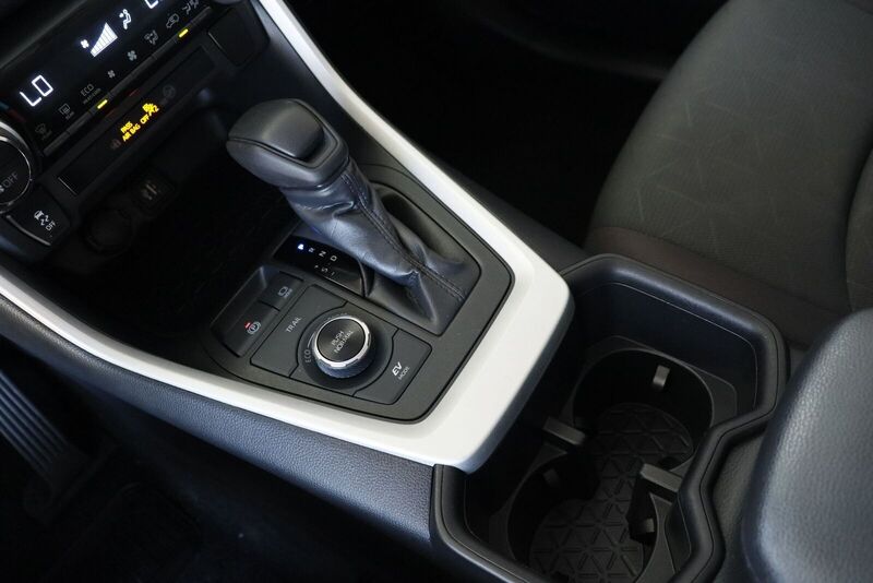 2024 Toyota RAV4 XLE - Photo 17