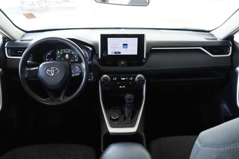 2024 Toyota RAV4 XLE - Photo 23