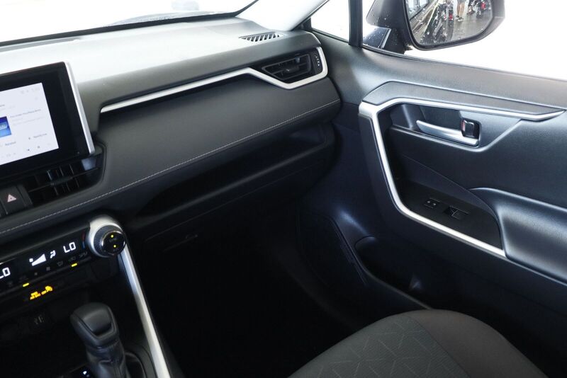 2024 Toyota RAV4 XLE - Photo 25