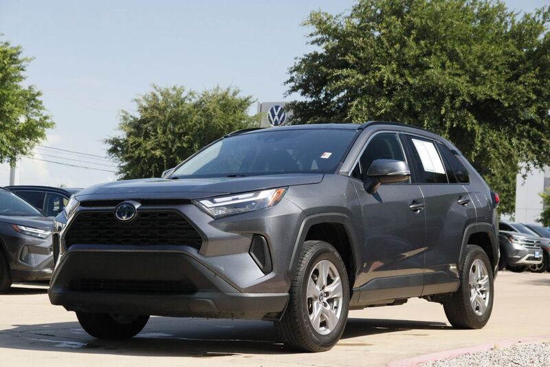 2024 Toyota RAV4 XLE - Photo 7