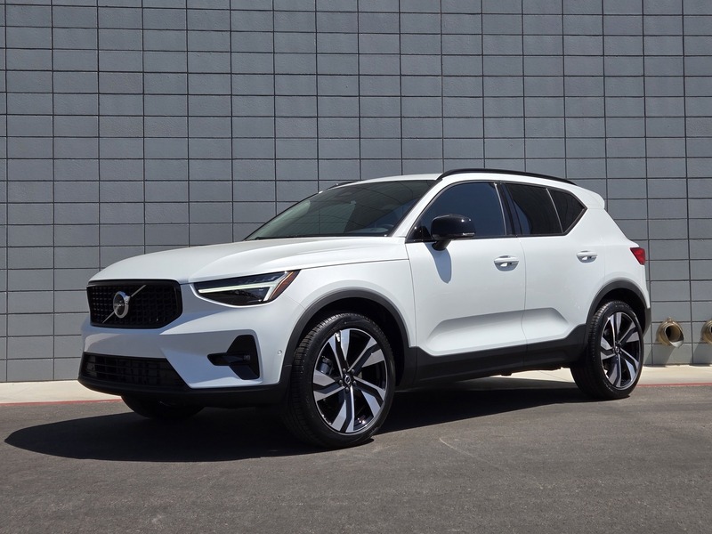 New 2025 VOLVO XC40 B5 AWD PLUS DARK THEME in LAS VEGAS, NEVADA