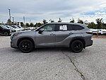 Used 2025 TOYOTA HIGHLANDER XLE in BENTONVILLE, ARKANSAS (Photo 4)