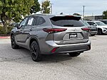 Used 2025 TOYOTA HIGHLANDER XLE in BENTONVILLE, ARKANSAS (Photo 5)