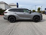 Used 2025 TOYOTA HIGHLANDER XLE in BENTONVILLE, ARKANSAS (Photo 8)