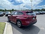 Used 2023 TOYOTA HIGHLANDER HYBRID XLE in FORT SMITH, ARKANSAS (Photo 5)