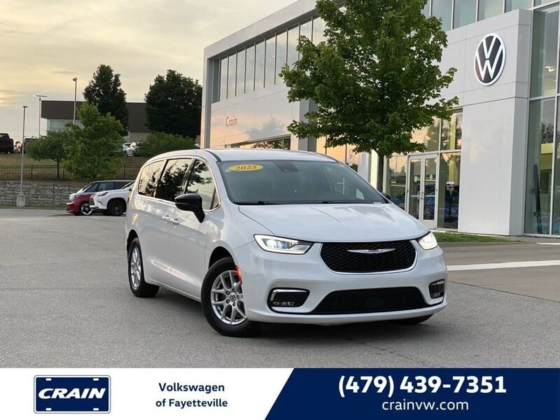 Used 2025 CHRYSLER PACIFICA SELECT in FAYETTEVILLE, ARKANSAS