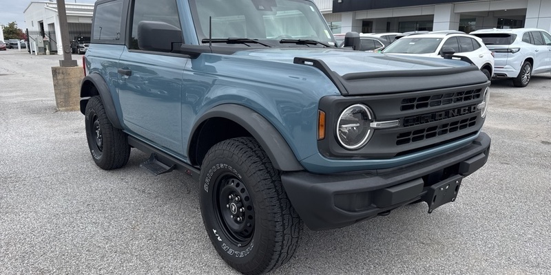 2023 Ford Bronco 2-Door Base's photo