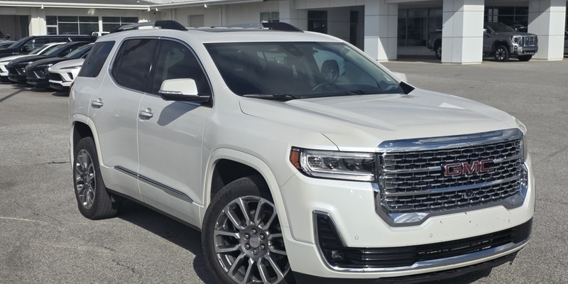 2023 GMC Acadia Denali's photo