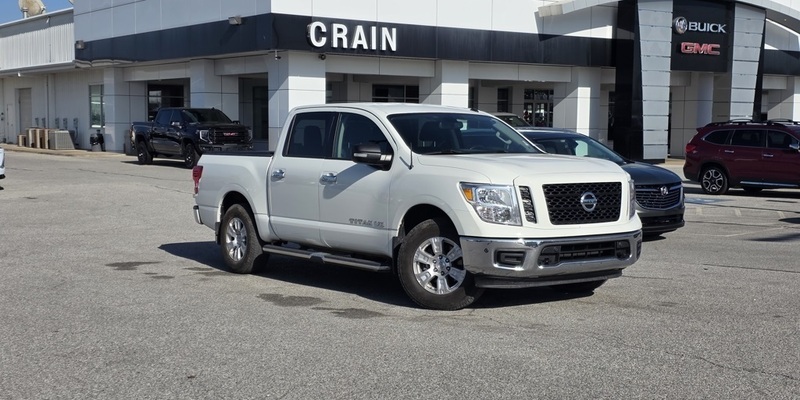 2019 Nissan Titan SV's photo