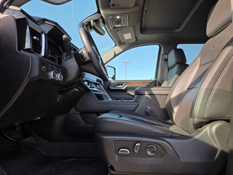 2024 GMC Sierra 3500HD Denali - Photo 11