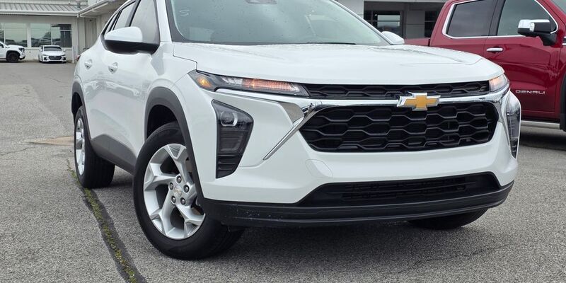 2025 Chevrolet Trax LS
