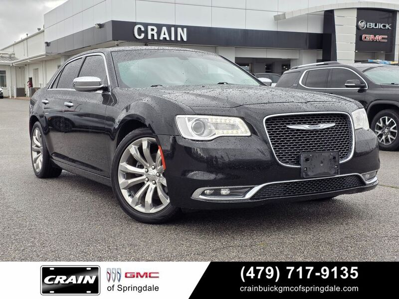 2018 Chrysler 300 Limited's photo