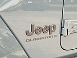New 2025 JEEP GLADIATOR HIGH TIDE 4X4 in ST. PETERSBURG, FLORIDA (Photo 10)