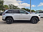 New 2025 JEEP GRAND CHEROKEE LIMITED 4X2 in ST. PETERSBURG, FLORIDA (Photo 5)