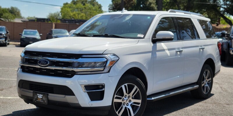 2023 Ford Expedition Limited's photo