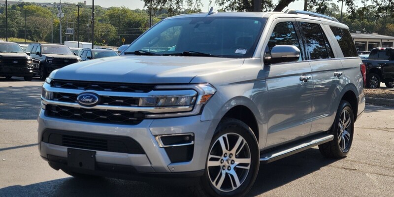 2023 Ford Expedition Limited's photo